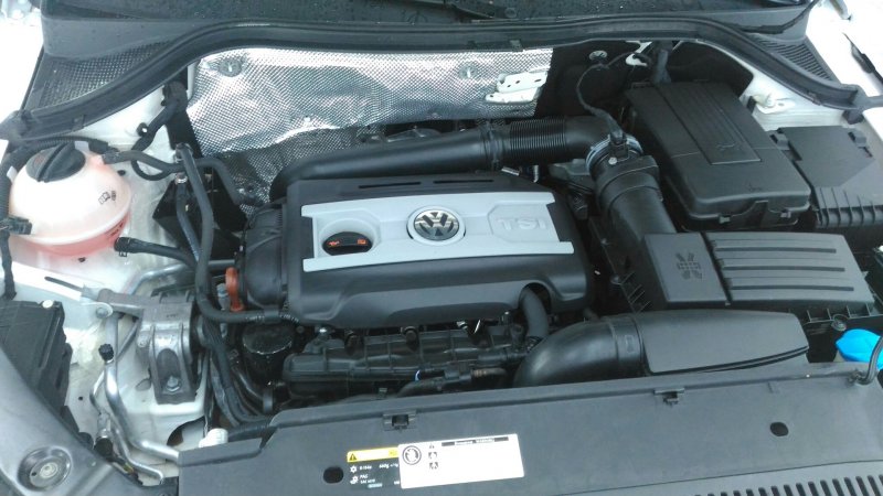 Volkswagen Tiguan моторный отсек