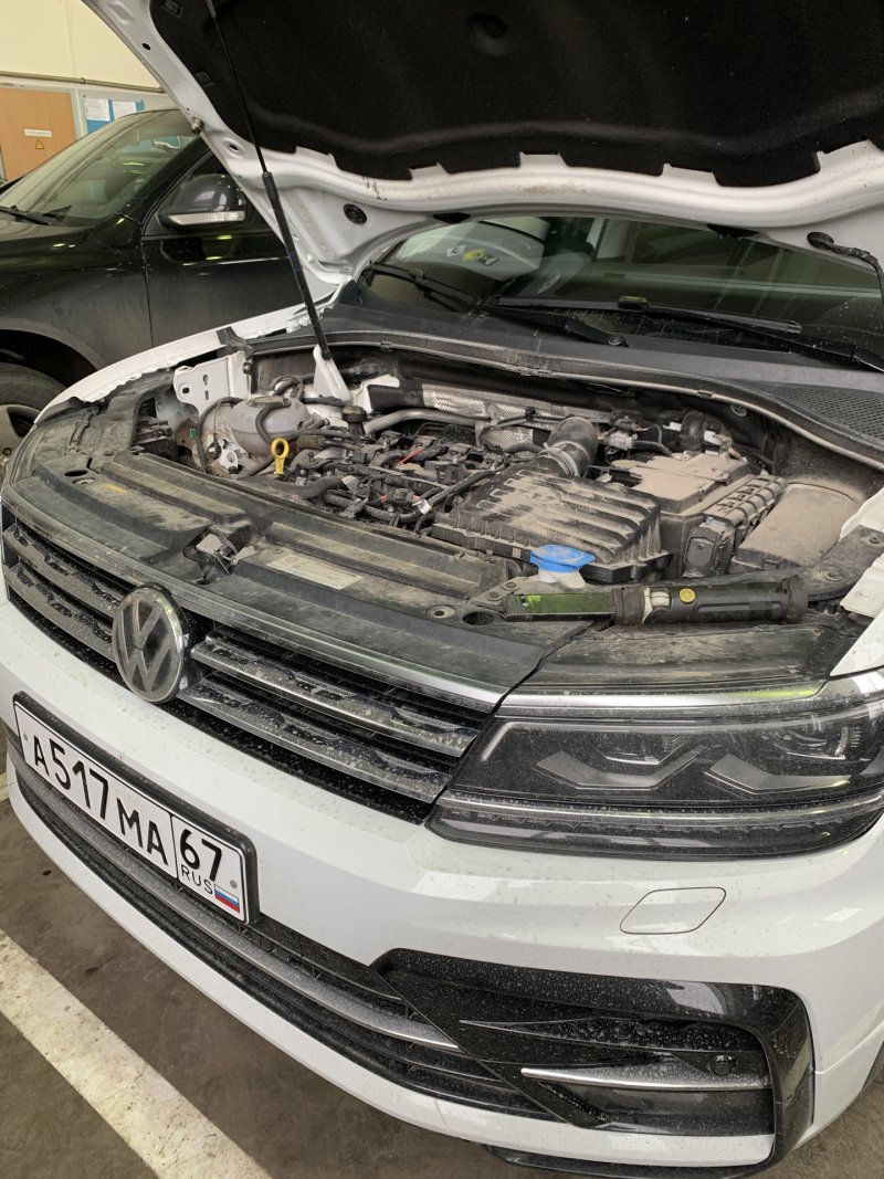 Volkswagen Tiguan 2 подкапотное пространство
