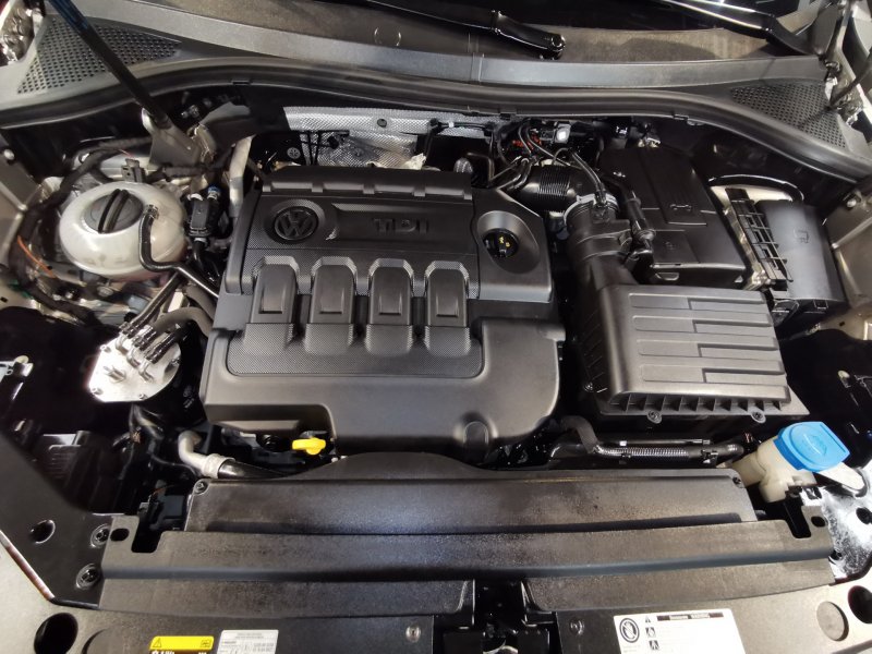 Volkswagen Tiguan подкапотное пространство