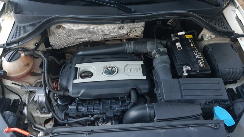 Volkswagen Tiguan подкапотное пространство