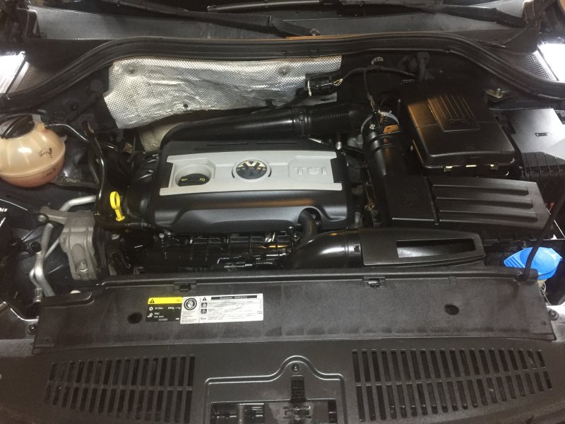 Tiguan 2008 2.0 TSI подкапотка