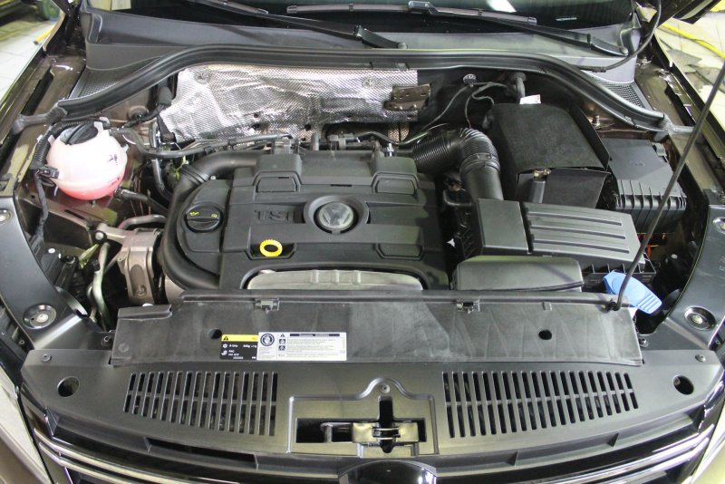Подкапотка Tiguan 2012 2.0 TSI