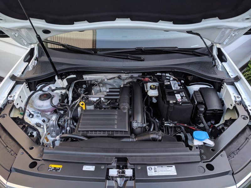 Volkswagen Tiguan подкапотное пространство