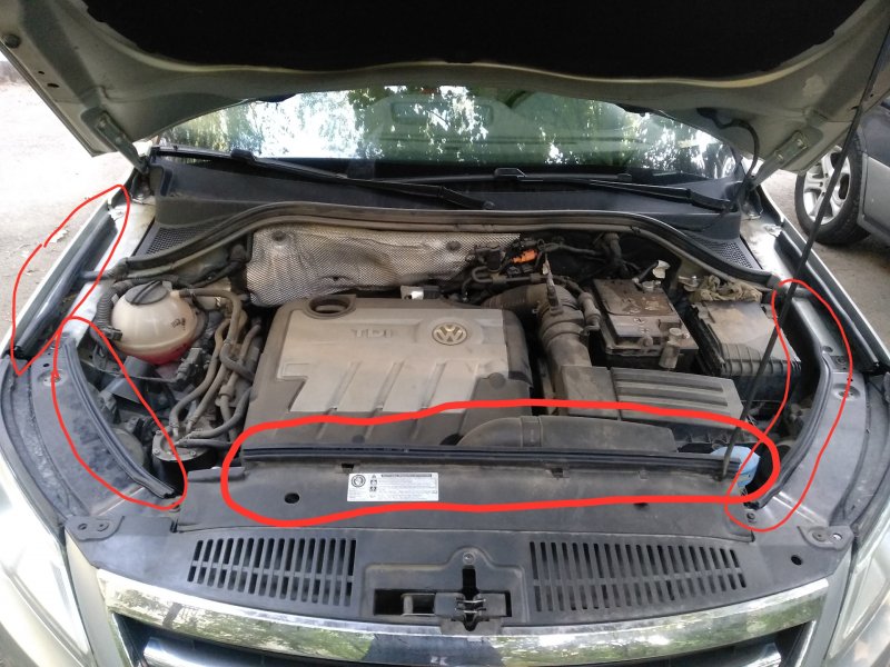 Volkswagen Tiguan подкапотное пространство