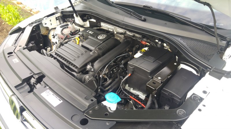Volkswagen Tiguan подкапотное пространство