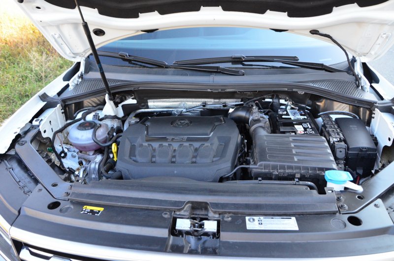 Volkswagen Tiguan подкапотное пространство