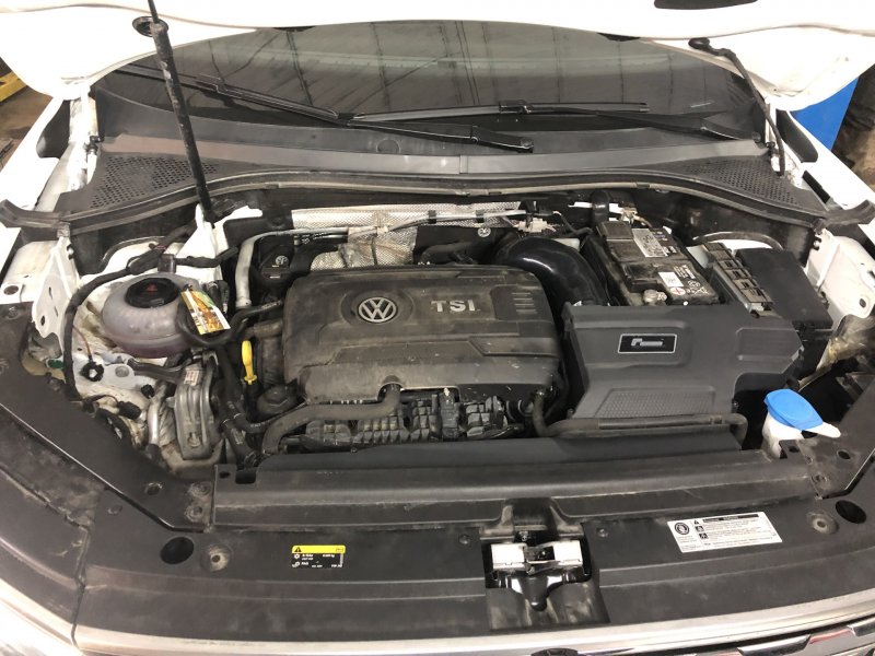 Volkswagen Tiguan подкапотное пространство
