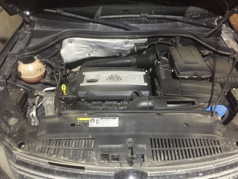 Volkswagen Tiguan 2 подкапотное пространство