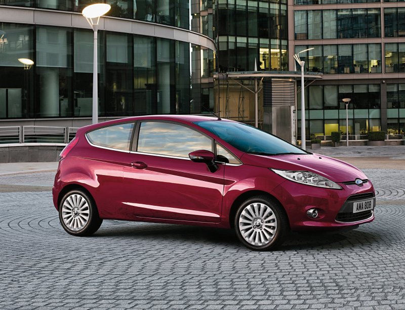 Ford Fiesta надпись