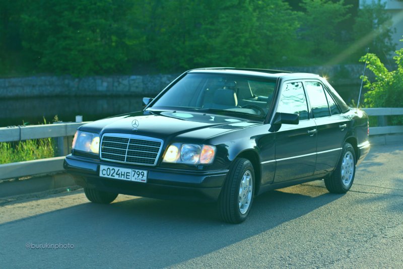 Mercedes Benz w124 седан