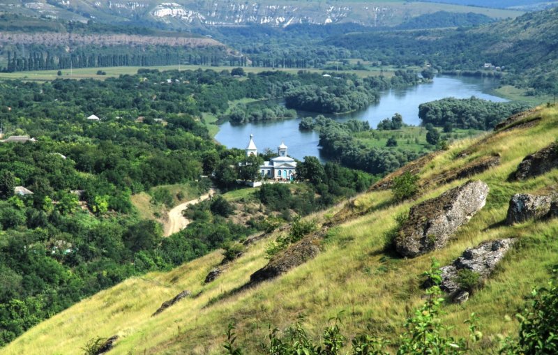 Остров в Наславча Молдова