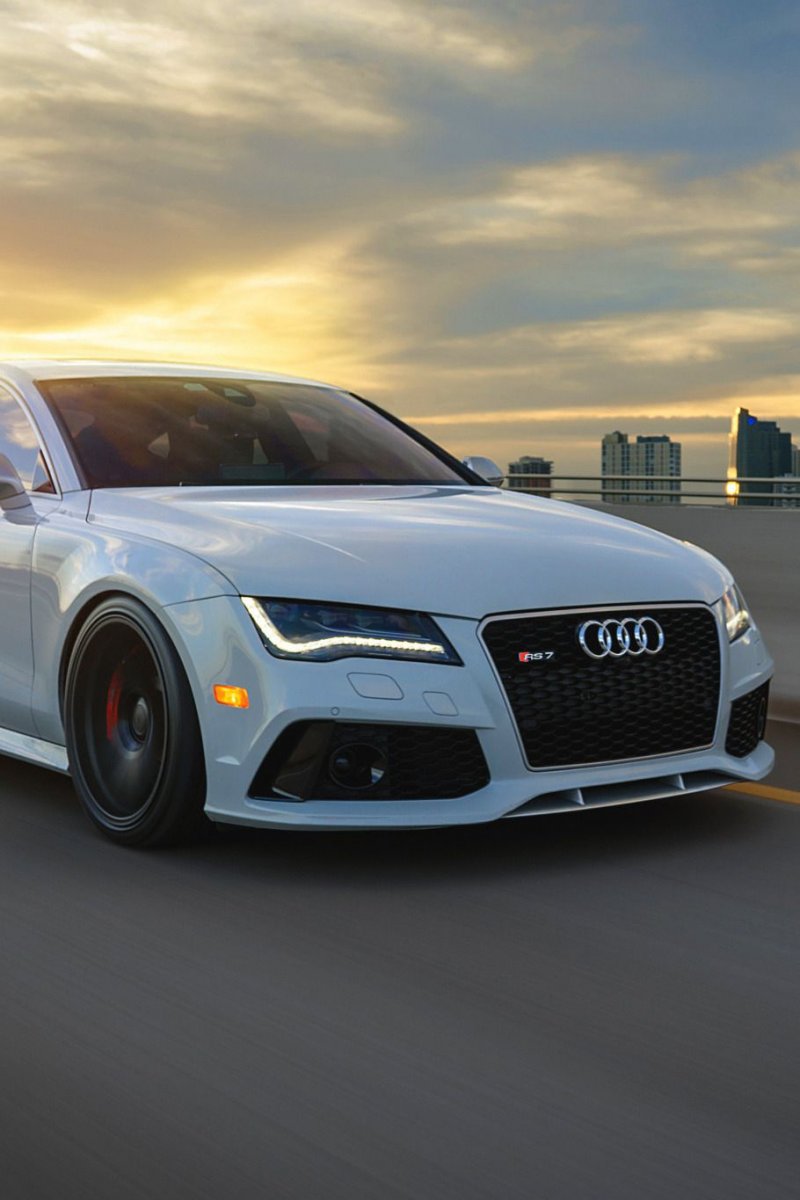 Ауди rs7 зад