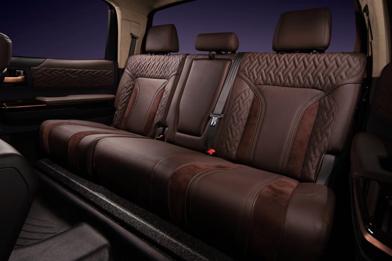 Toyota Tundra 2017 салон