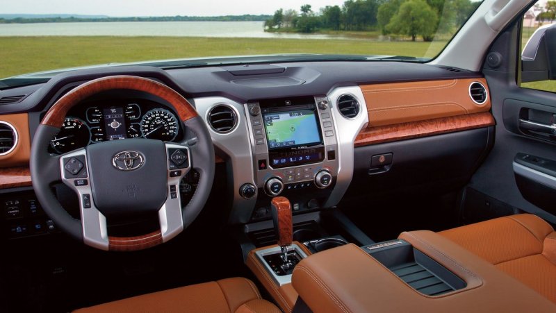 Toyota Tundra 2020 салон
