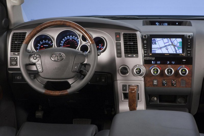 Toyota Tundra CREWMAX салон