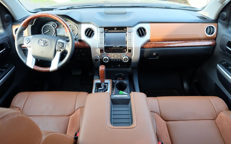 Toyota Tundra 2016 салон