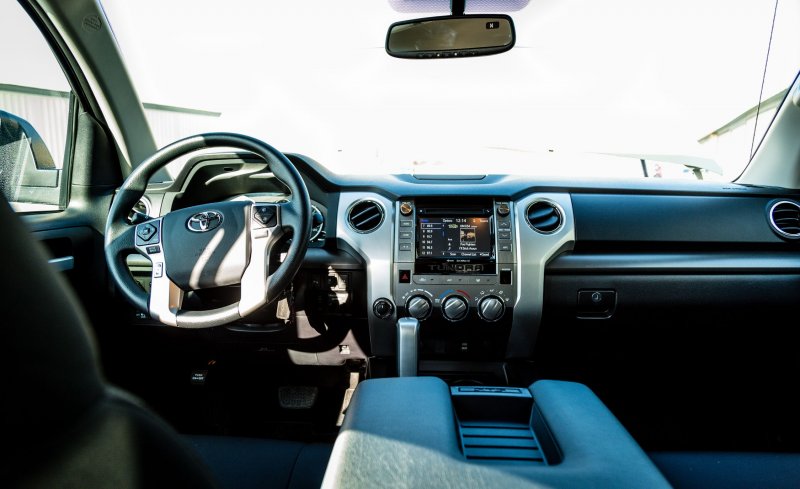 Toyota Tundra 2018 салон