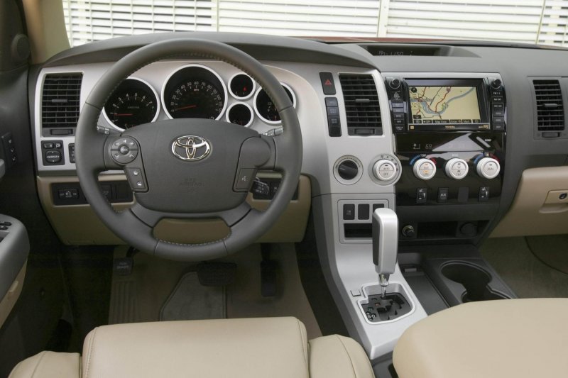 Toyota Tundra CREWMAX салон