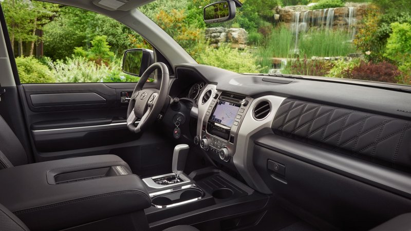 Toyota Tundra 2018 салон