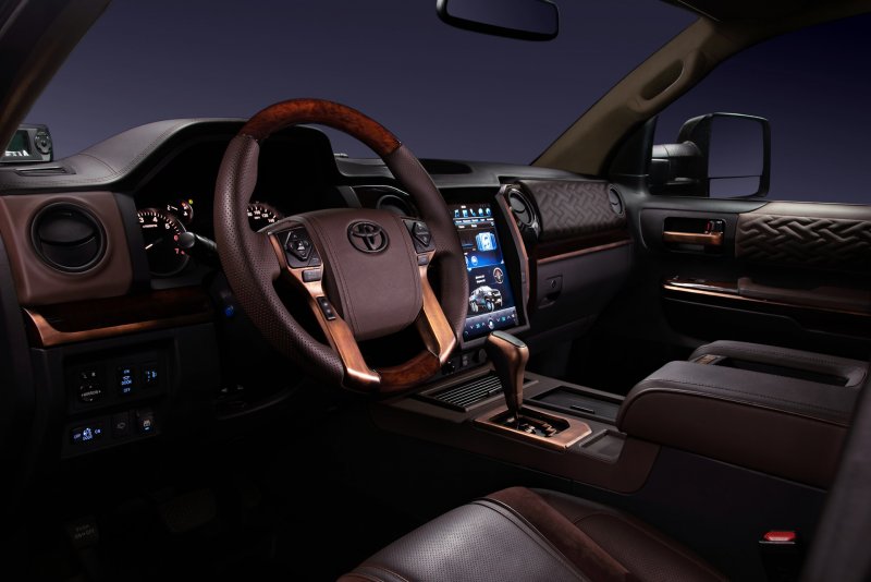 Toyota Tundra 6x6 салон