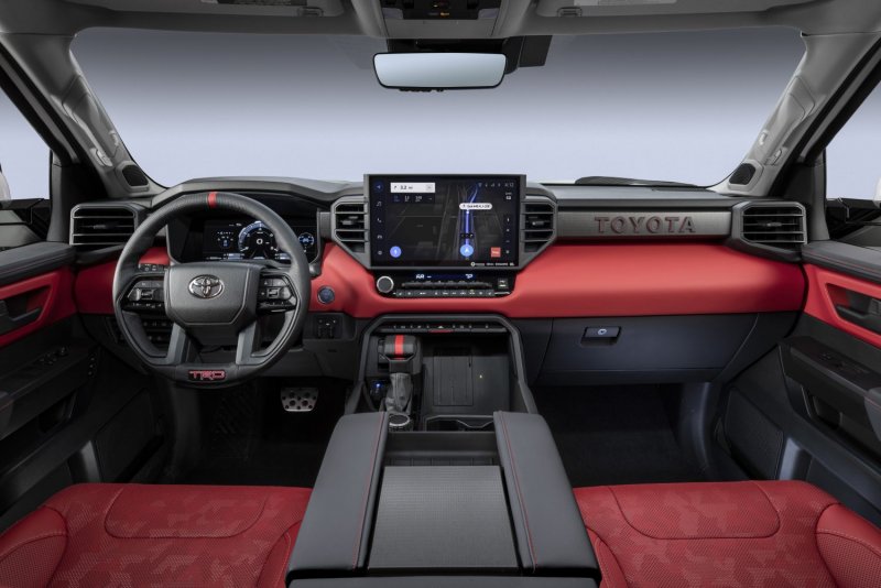 Toyota Tundra 2022 салон