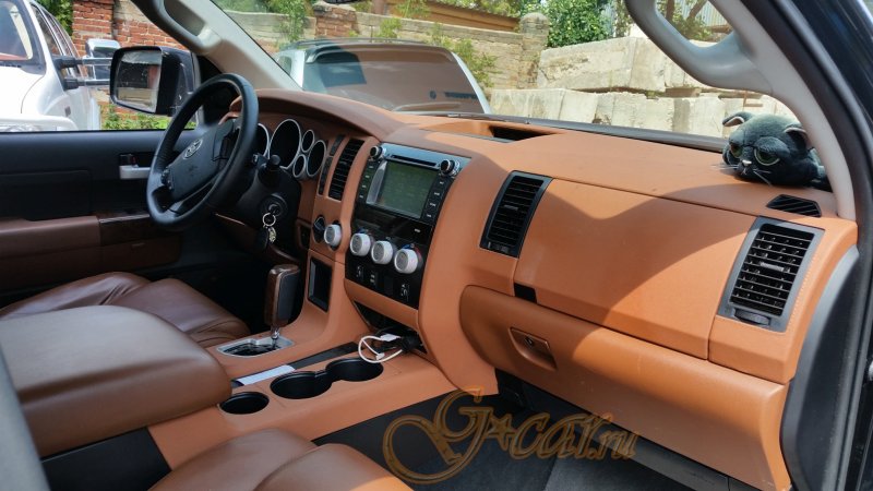 Toyota Tundra 2012 салон