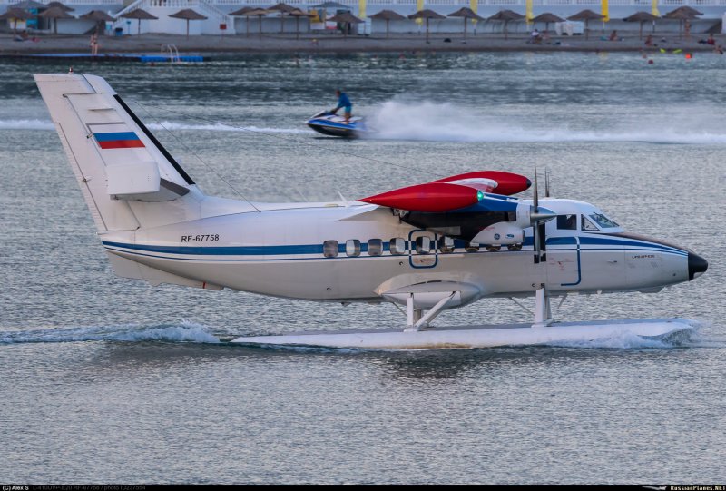 Л-410 на поплавках