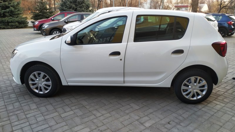 Renault Sandero белый