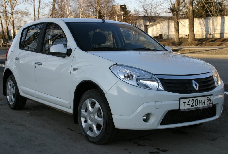 Рено Сандеро 2012 белый