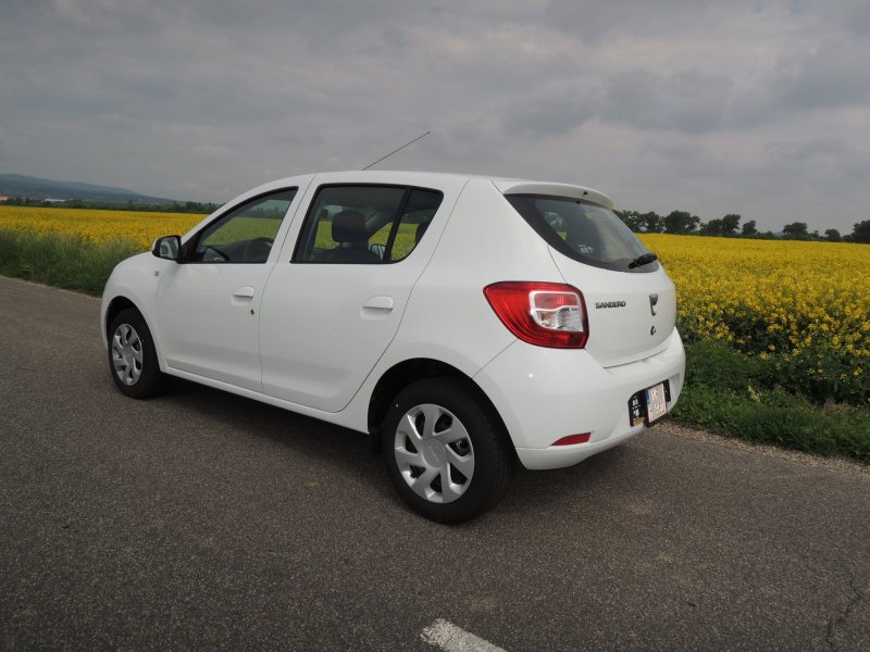 Рено Сандеро 2 белый