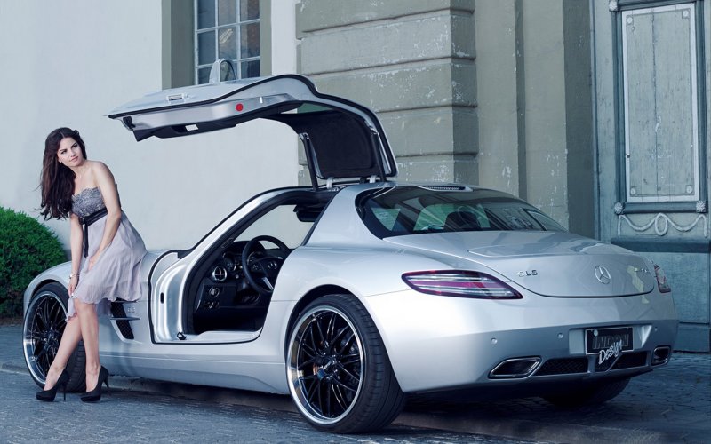 Mercedes SLS вид сзади