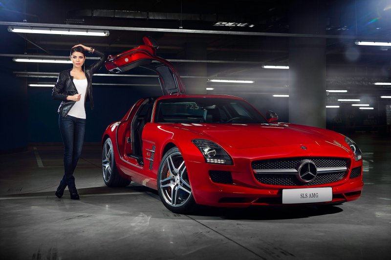 Mercedes-Benz SLS AMG красный