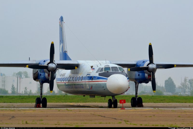 АН-12 Полярные авиалинии Батагай
