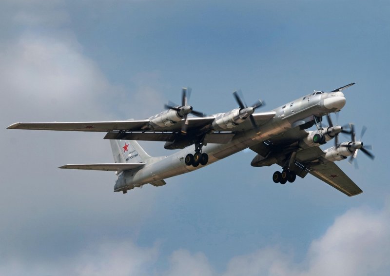 Самолет бомбардировщик ту 95мс