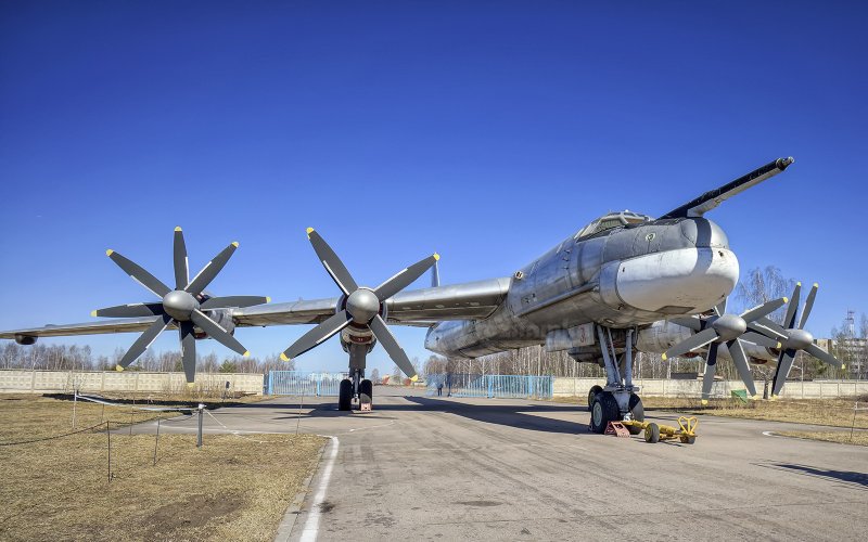 Стратегический турбовинтовой бомбардировщик ту-95мс