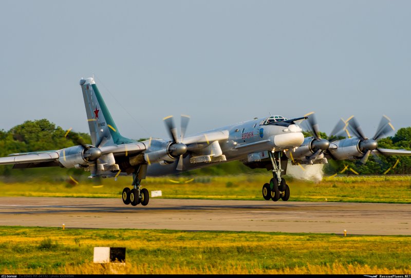 Бомбардировщик ту-95мс
