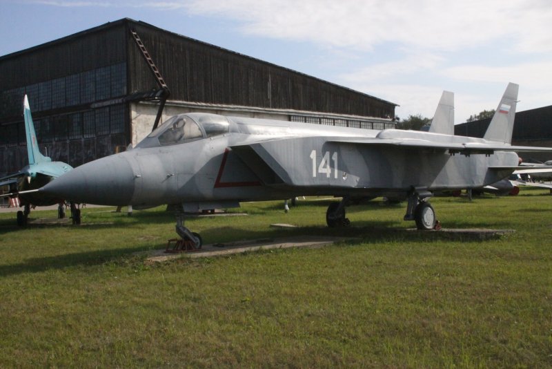 Як-141 палубный истребитель