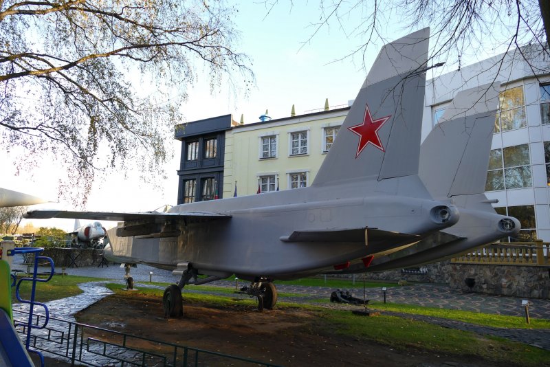 Истребитель вертикального взлета як-141