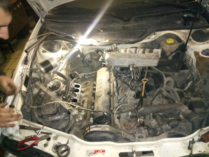 Audi 100 2.3 двигатель