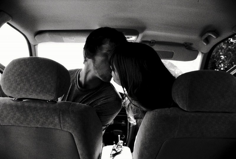 Влюбленные в машине