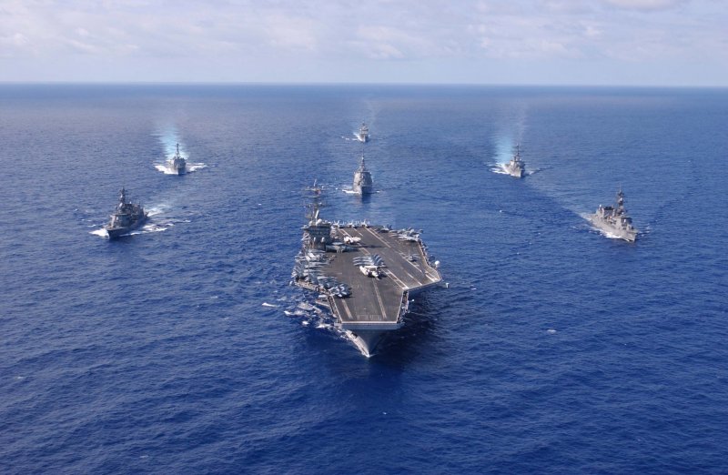 Строй кораблей ВМФ России в море