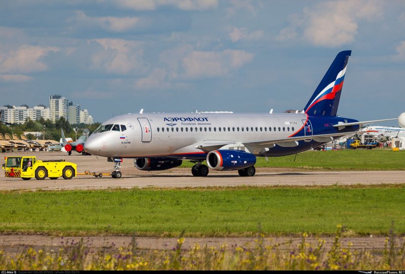 Взлет SSJ-100