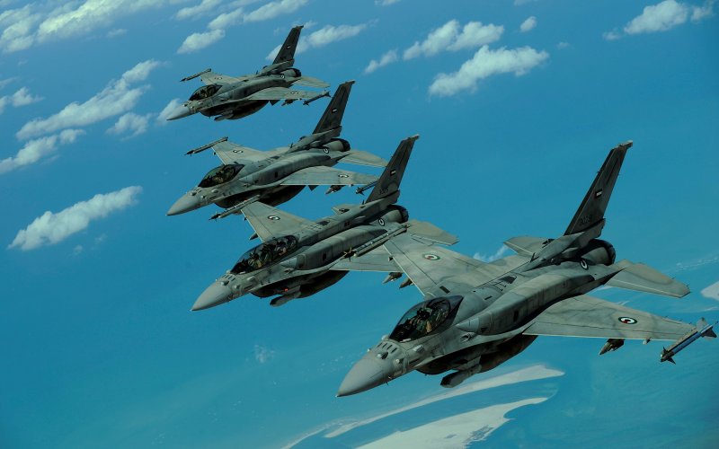 Самолет f16 Fighter