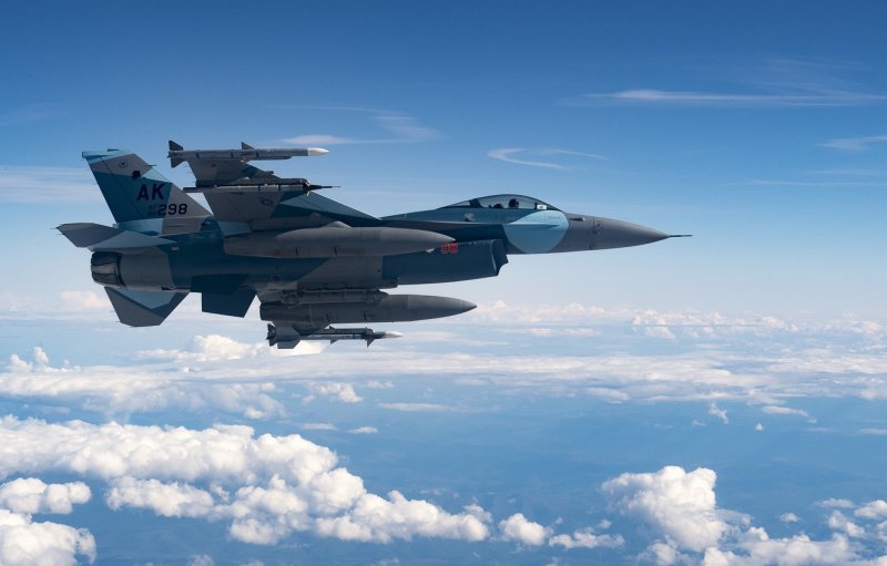 F 16 истребитель