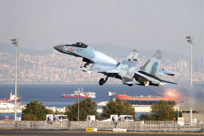 Истребитель Су-35