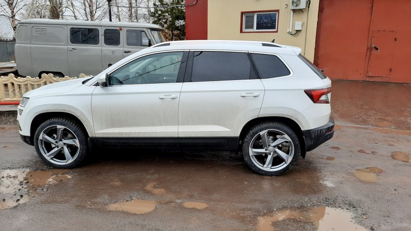 Шкода Карок на дисках r19