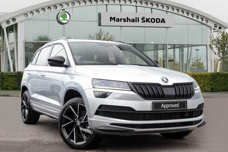 Белый Skoda Karoq Sportline