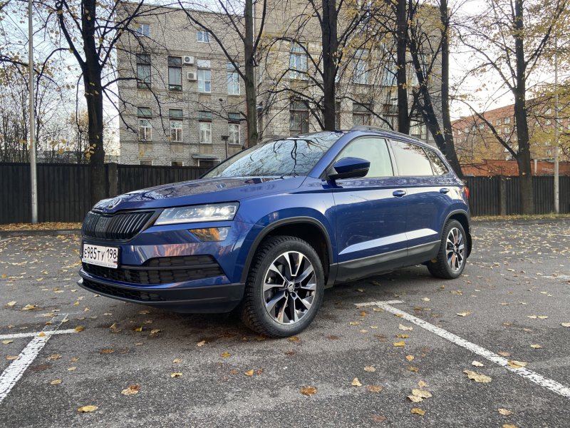 Skoda Karoq синий чёрные диски