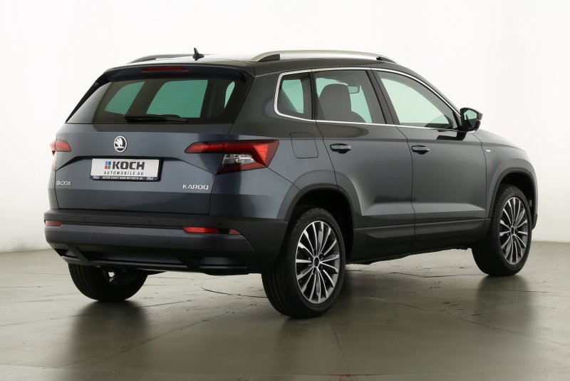 Skoda Karoq r18 Black