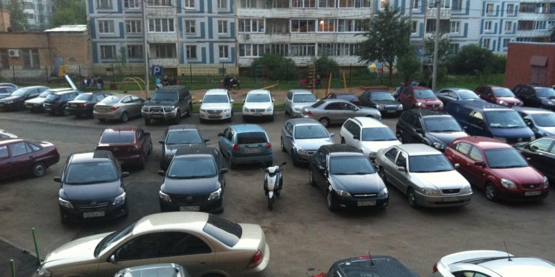 Парковка во дворе